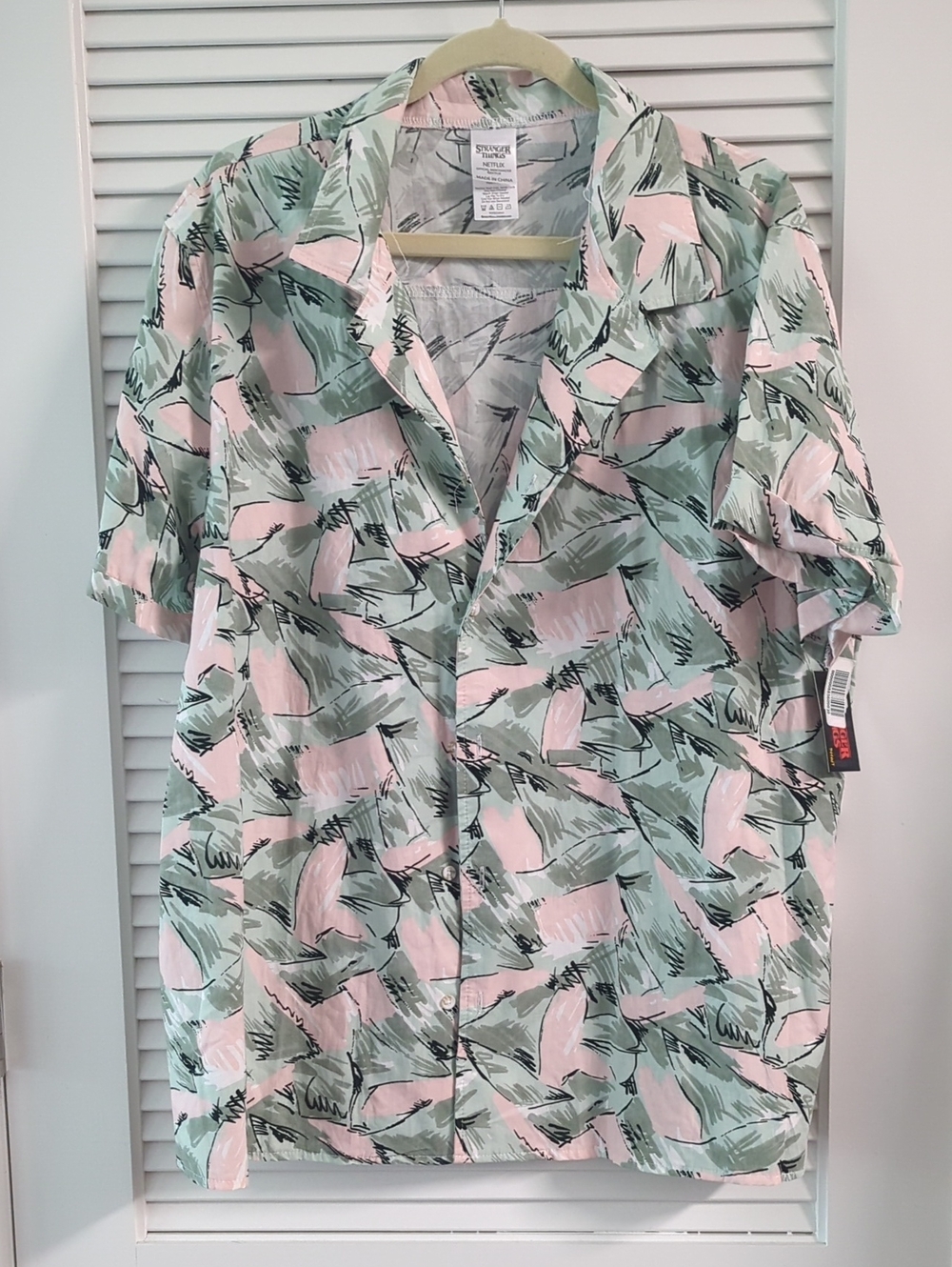 Netflix Stranger Things Chief Hopper Short-Sleeve Button-Up Shirt Abstract Print